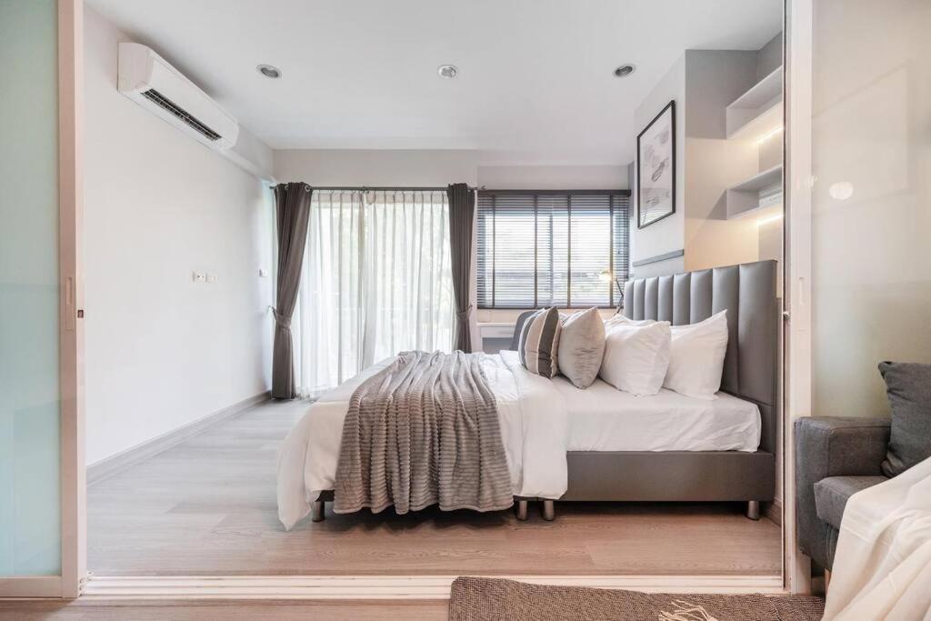 Apartamento Sense Of London Bts Baring Ban Khlong Samrong Exterior foto