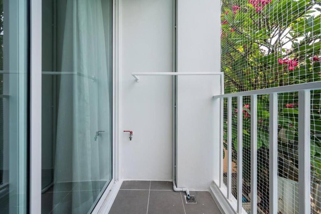 Apartamento Sense Of London Bts Baring Ban Khlong Samrong Exterior foto