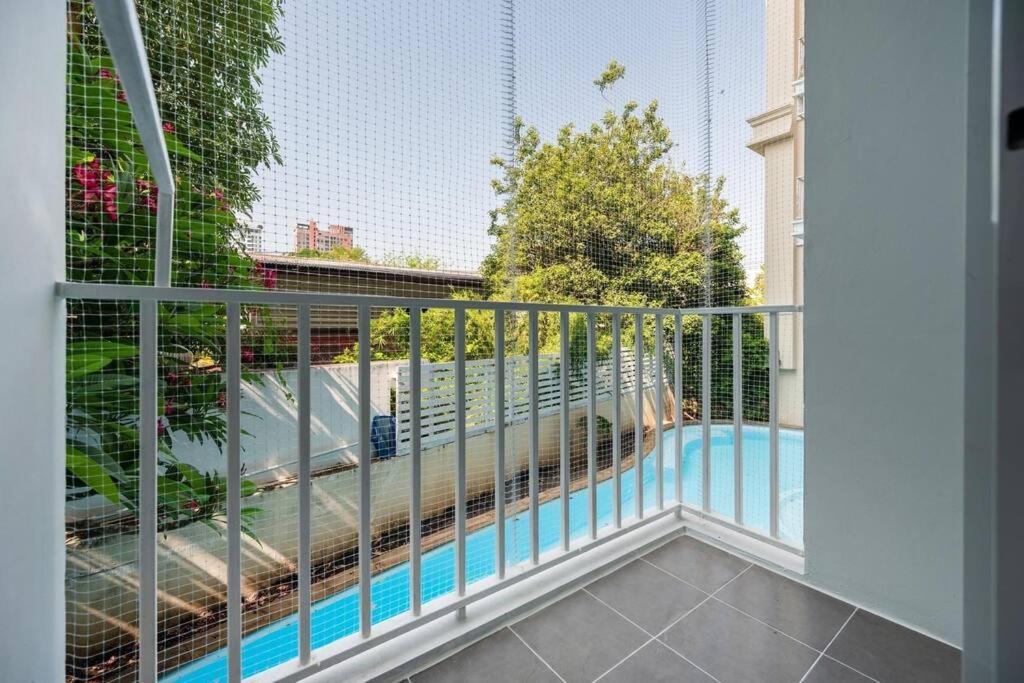 Apartamento Sense Of London Bts Baring Ban Khlong Samrong Exterior foto