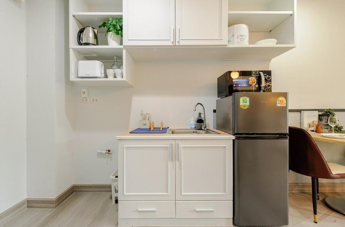 Apartamento Sense Of London Bts Baring Ban Khlong Samrong Exterior foto